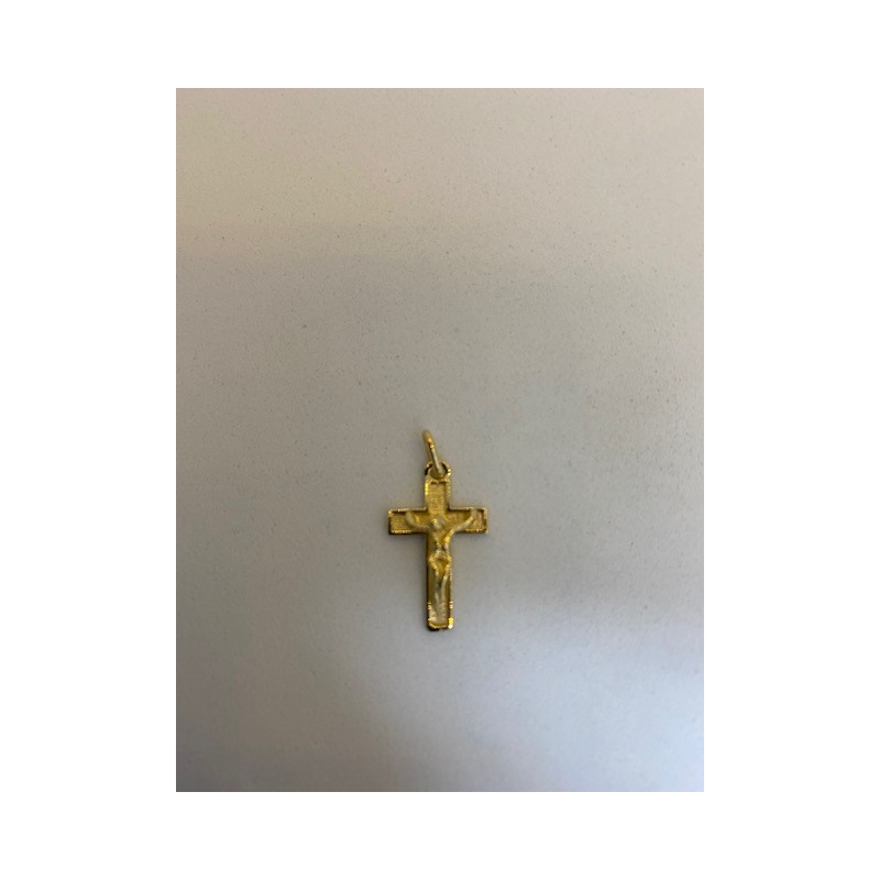 Cruz de oro amarillo de 18 KTS.