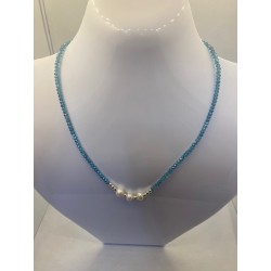 Collar de plata de ley de 925 m/m con piedras azules y perlas blancas.