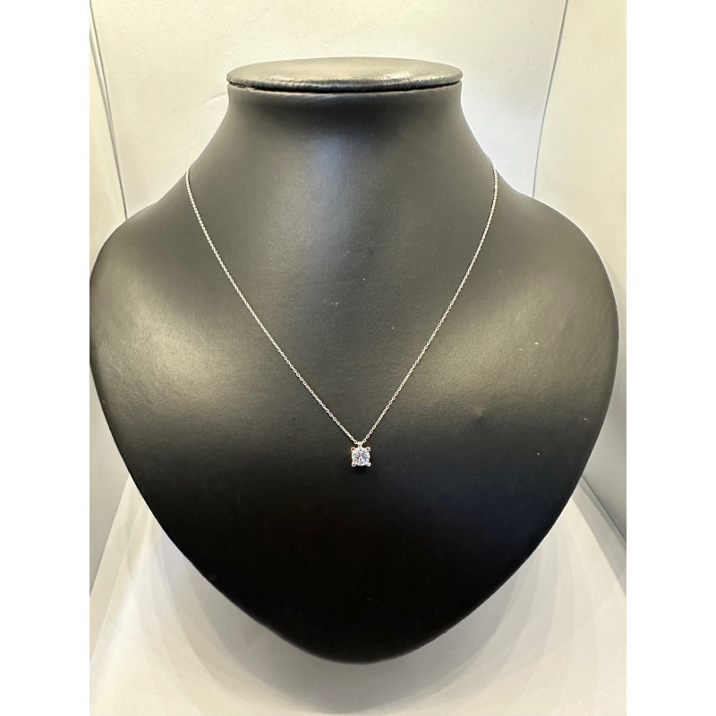 Collar de ORO 18 KTS, blanco, con cadena y colgante con circonita.