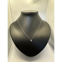 Collar de oro blanco de 18...