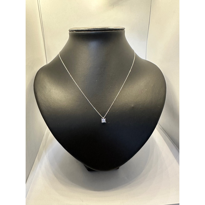 Collar de ORO blanco de  18 KTS, con cadena y colgante