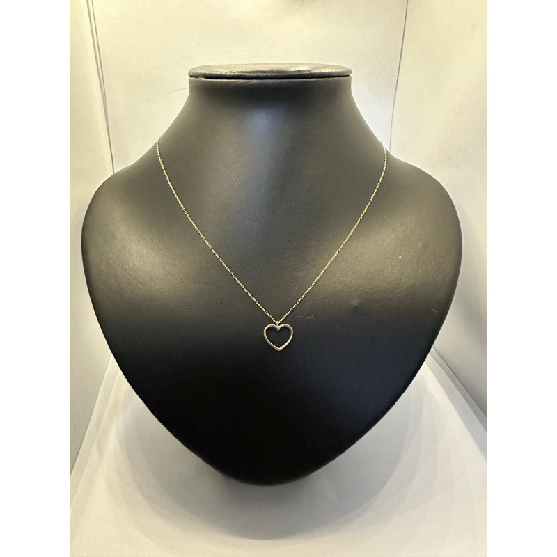Collar de ORO amarillo de 18 KTS, con cadena y un  corazón.