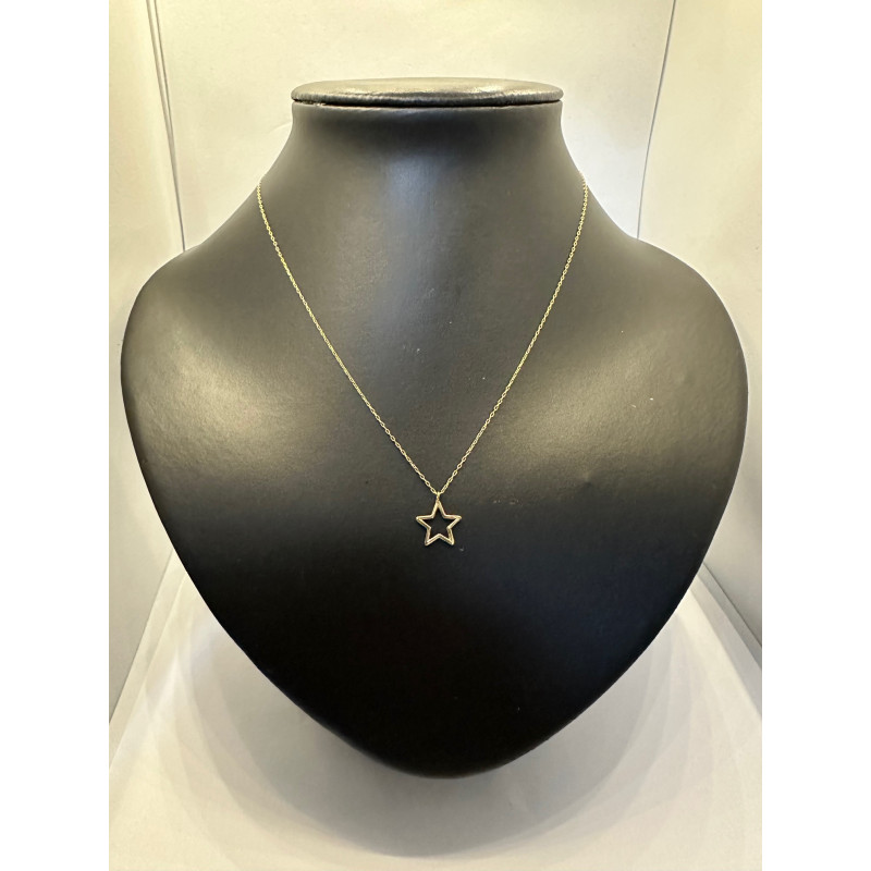 Collar de ORO amarillo de 18 KTS, con cadena y una estrella.