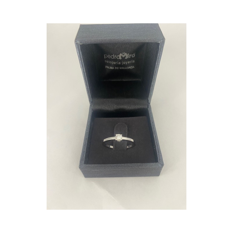 Anillo de ORO blanco de  18 kts, con 1 diamante, talla brillante