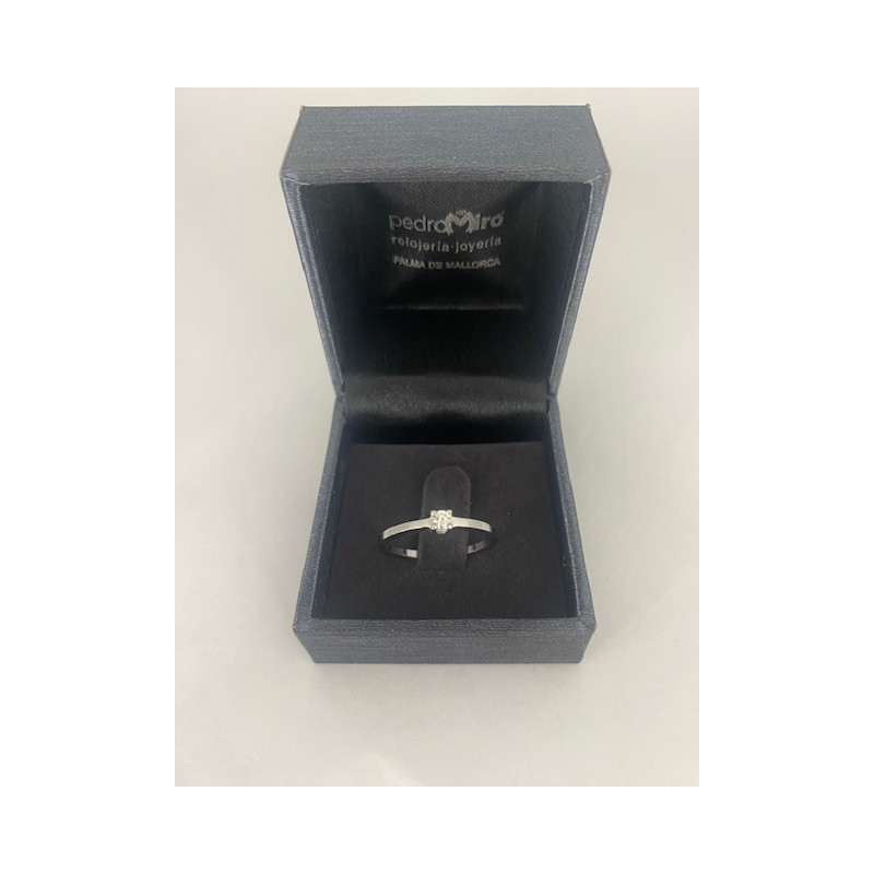 Anillo de ORO blanco de  18 kts, con 1 diamante, talla brillante