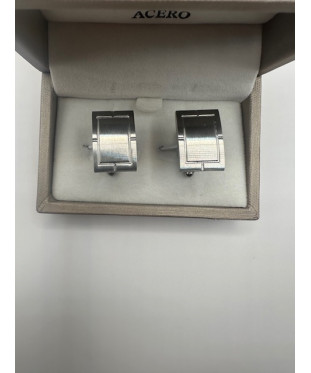 Gemelos de acero, con...