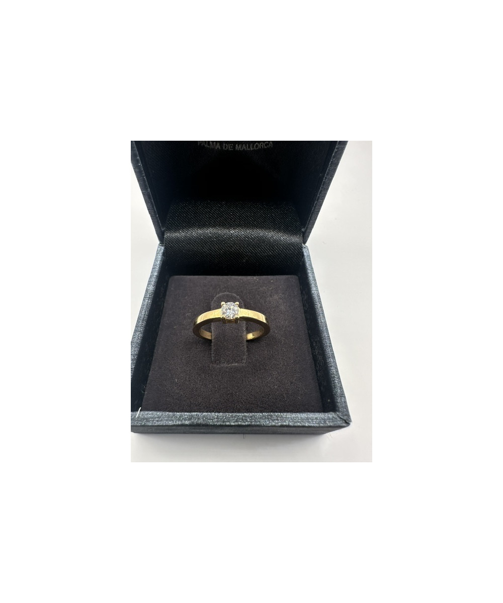 Anillo de ORO  de  18 kts, 750 m/m con 1 diamante, Wesselton HVS,  0,15 kts